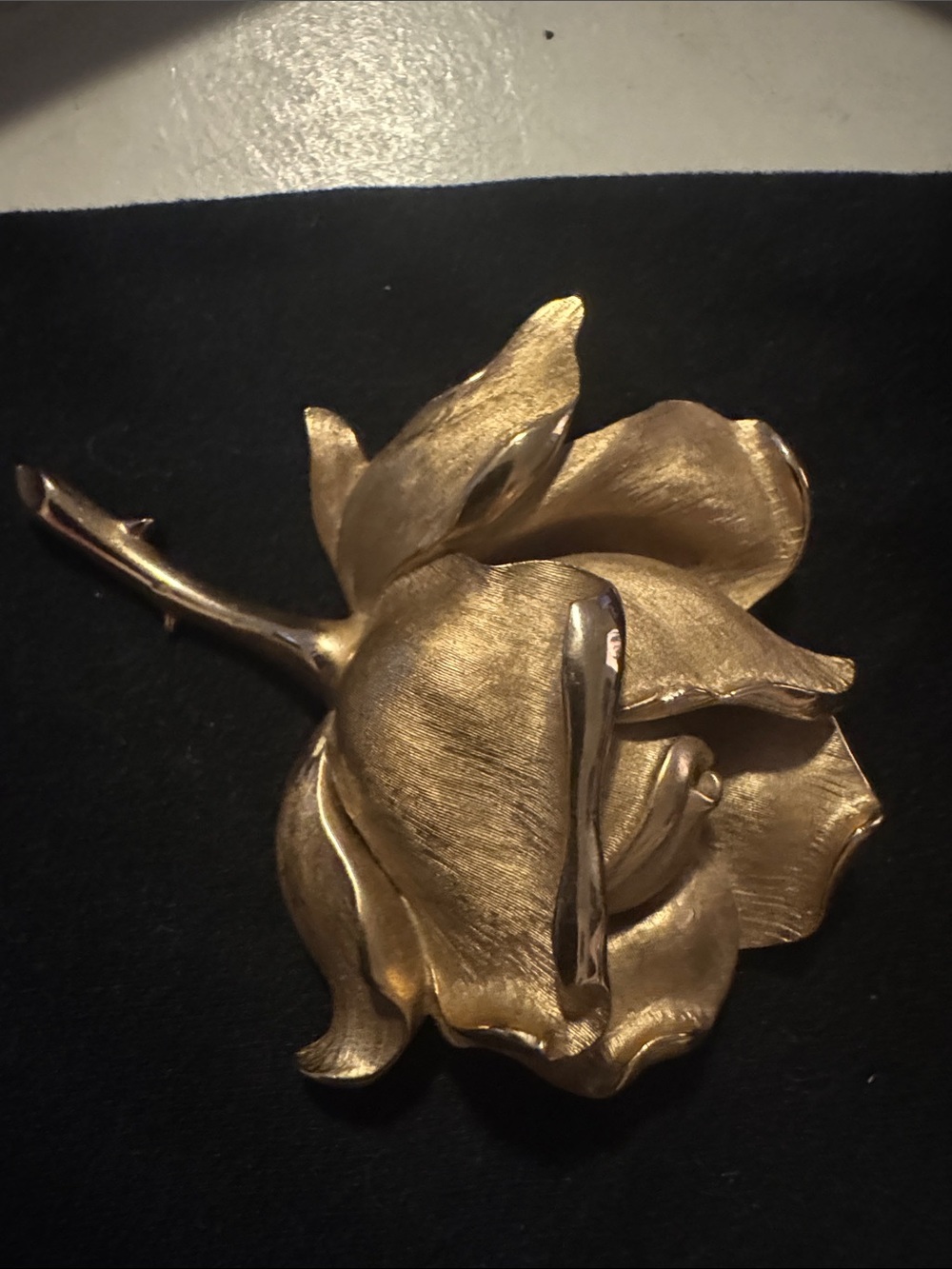 Gold Rose Floral Brooch Pin - Elegant Women's Jewelry